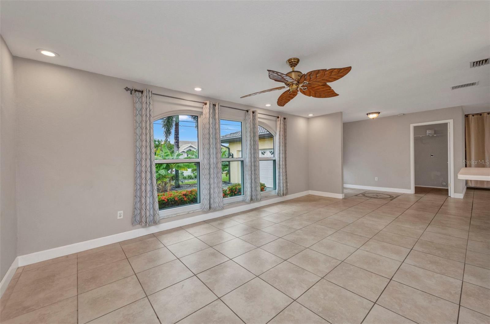 Image 7 of 65 For 33 Ocean Drive