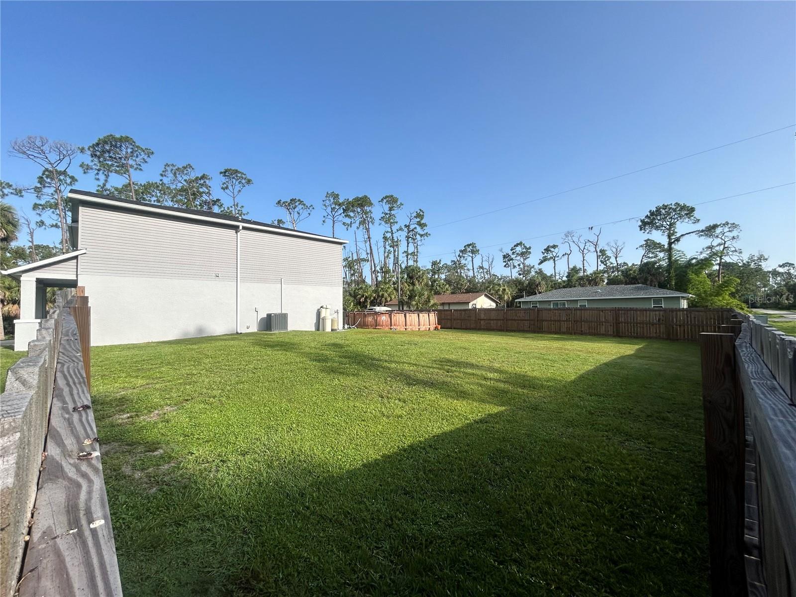 Image 6 of 31 For 17454 Metcalf Avenue