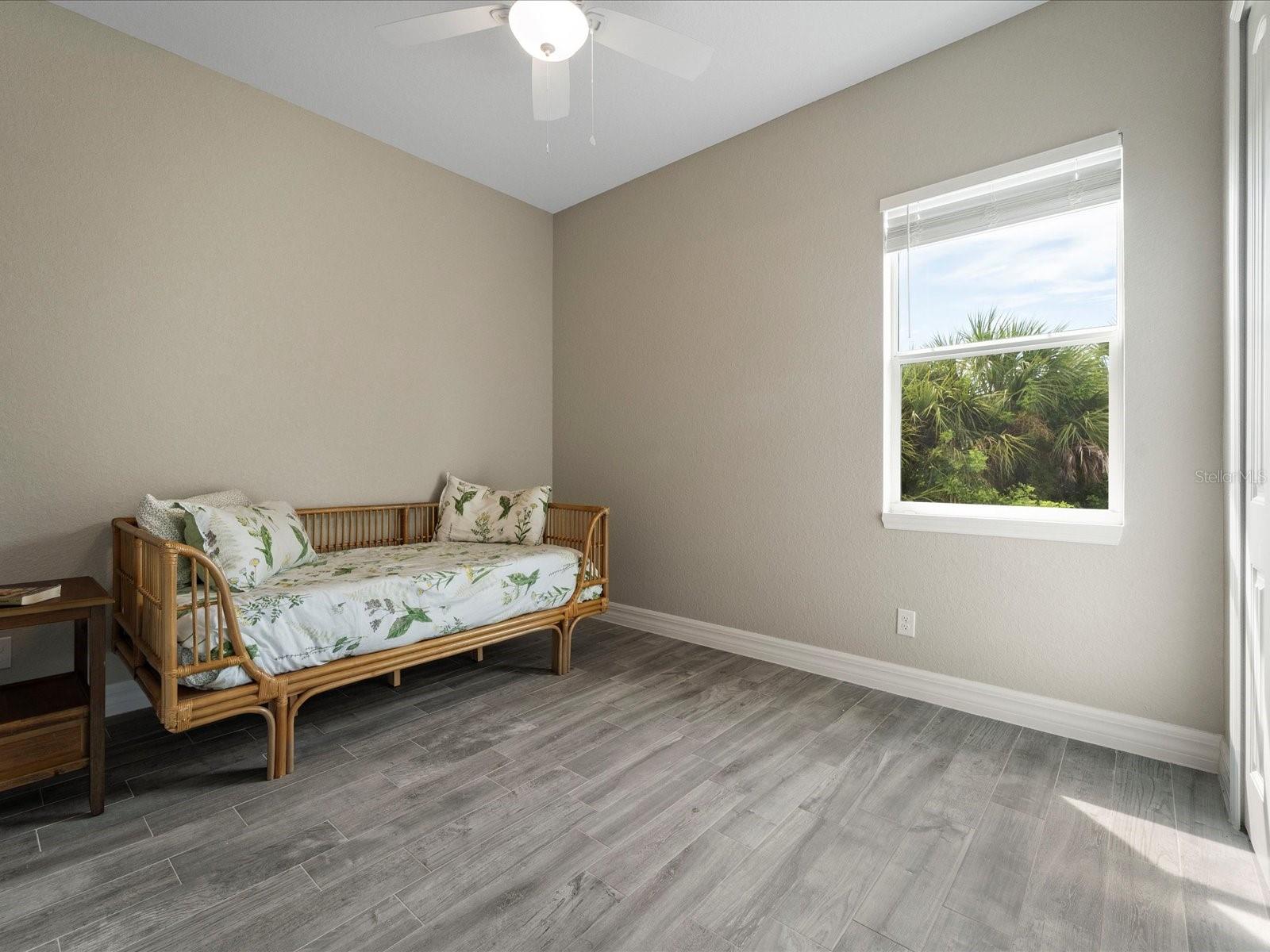 Image 22 of 31 For 127 Rifle Road