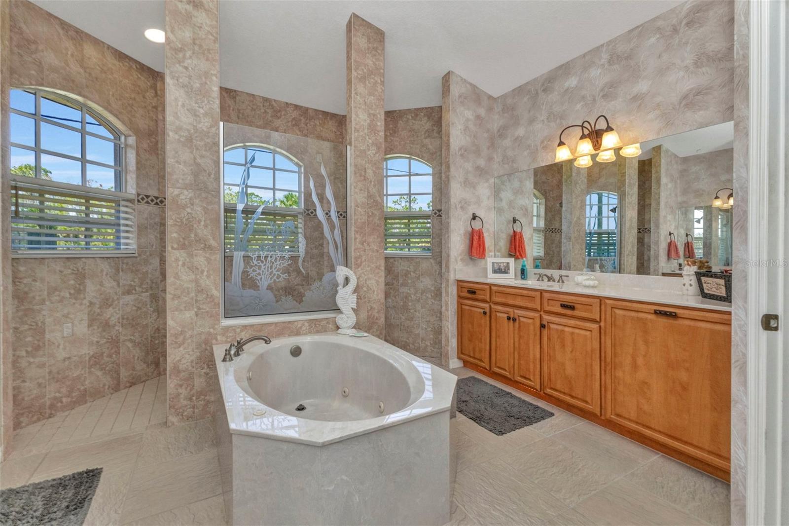 Image 19 of 100 For 771 Rotonda Circle