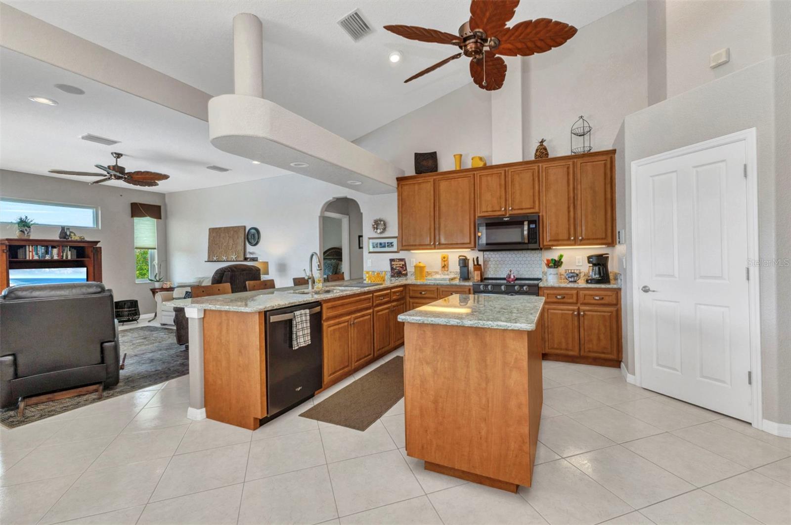 Image 27 of 100 For 771 Rotonda Circle