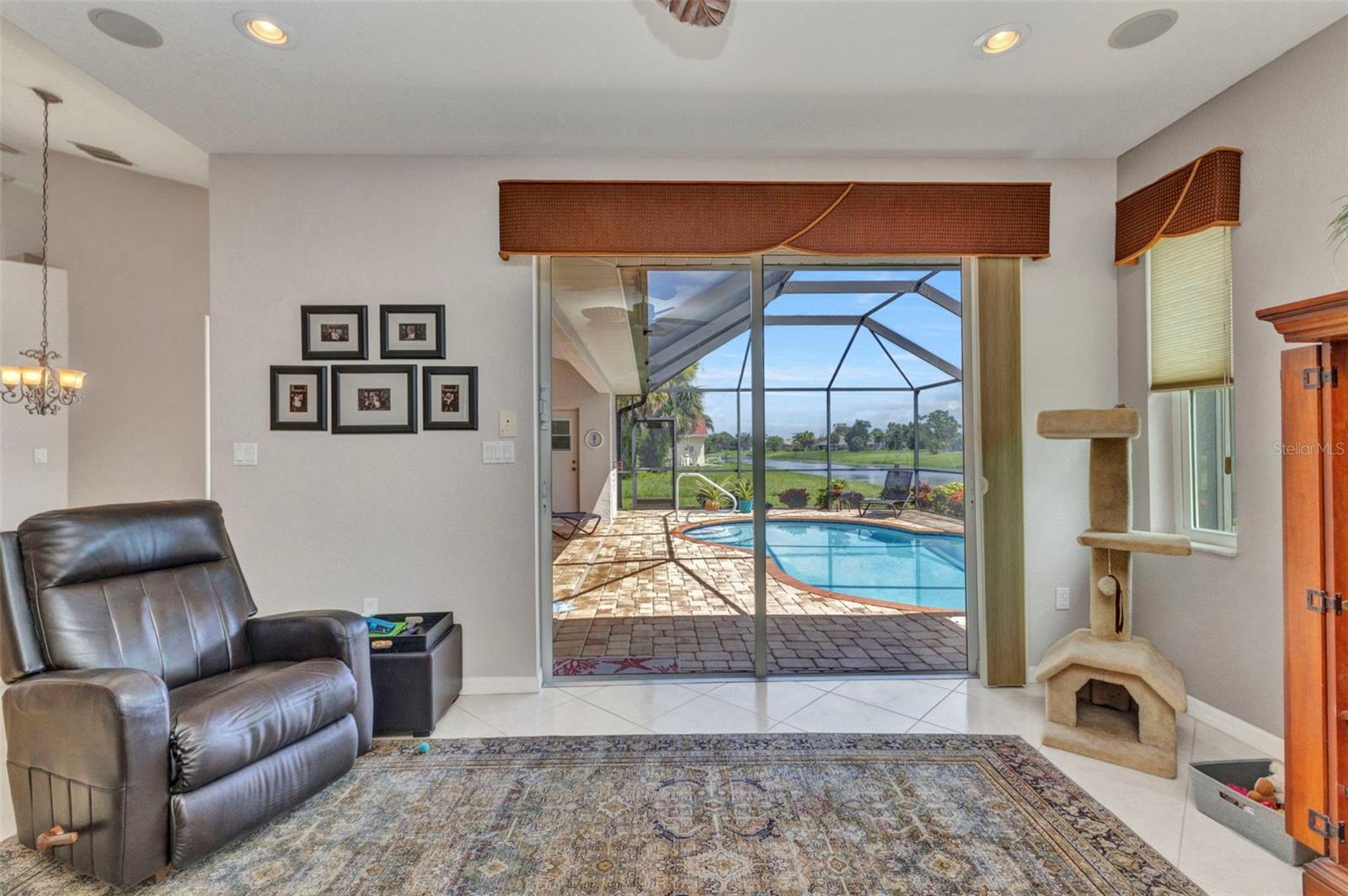 Image 41 of 100 For 771 Rotonda Circle