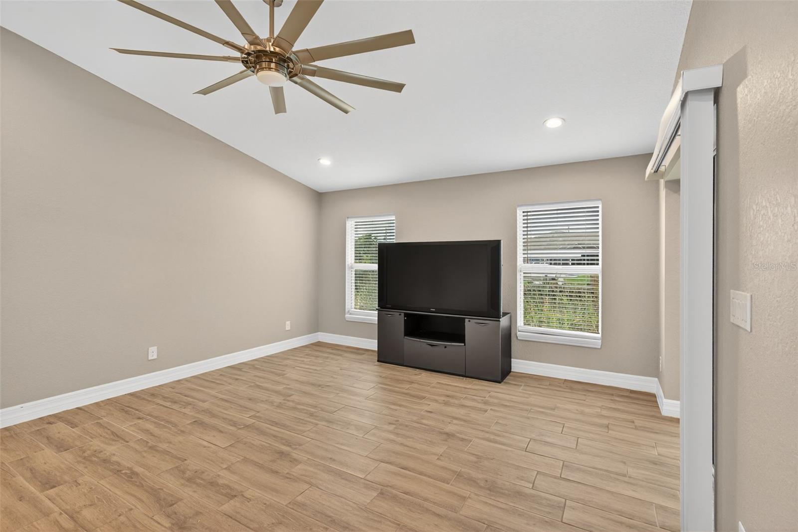 Image 14 of 38 For 14464 Fort Myers Avenue