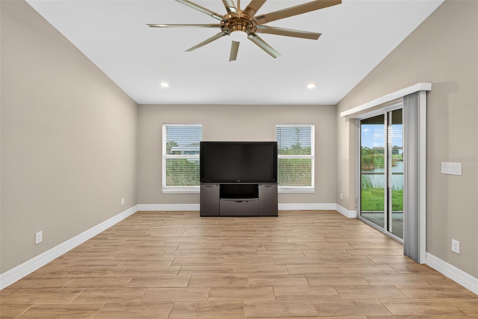 Image 23 of 38 For 14464 Fort Myers Avenue