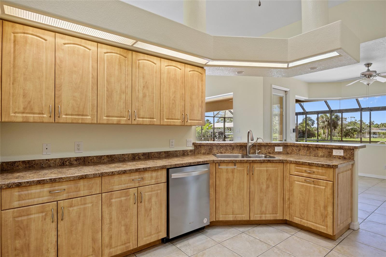Image 13 of 48 For 18649 Klingler Circle