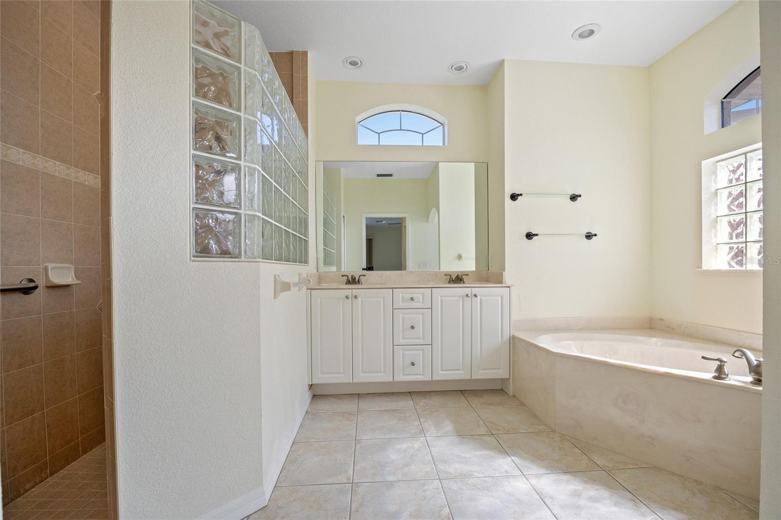 Image 21 of 48 For 18649 Klingler Circle
