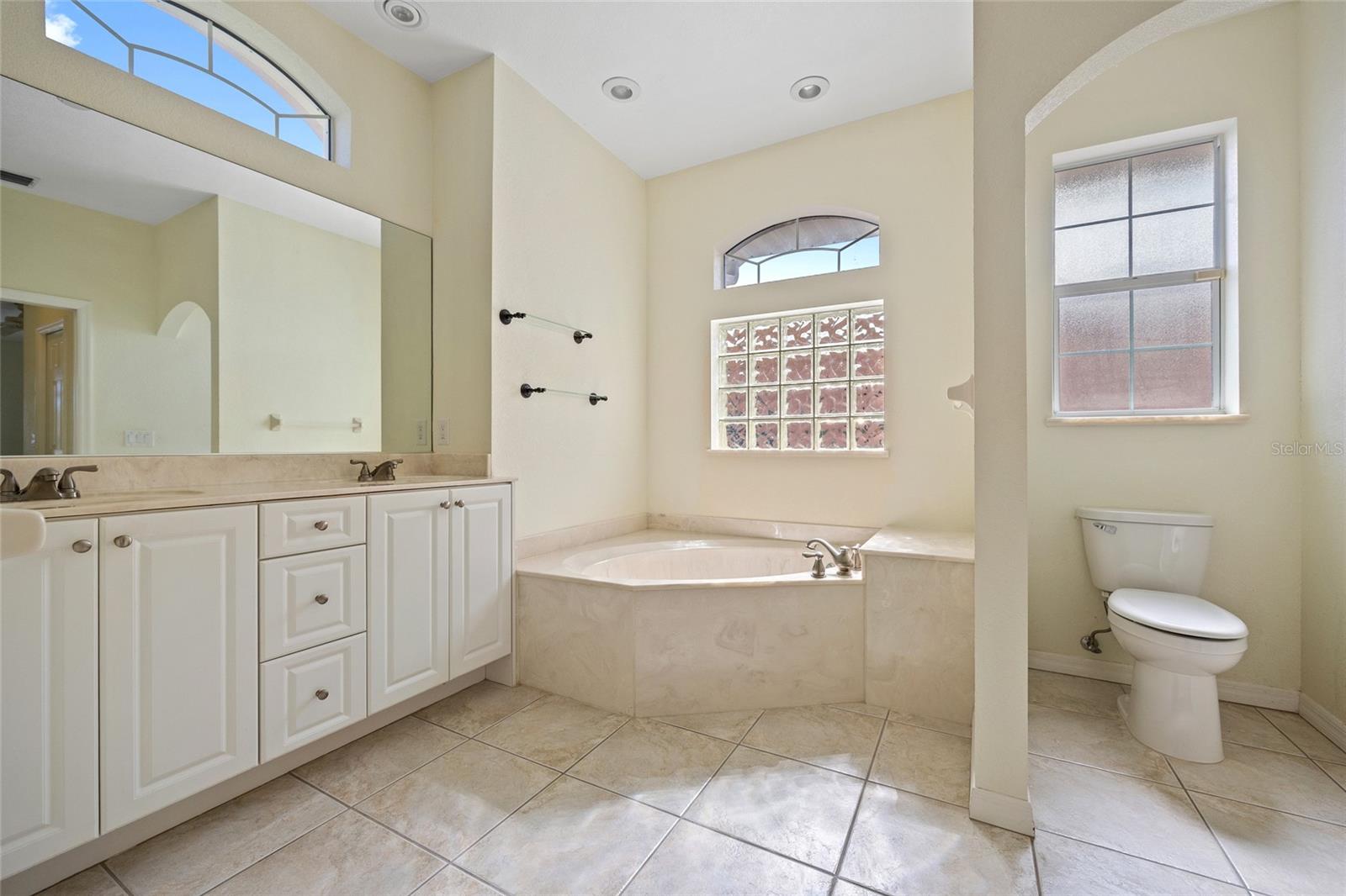 Image 22 of 48 For 18649 Klingler Circle