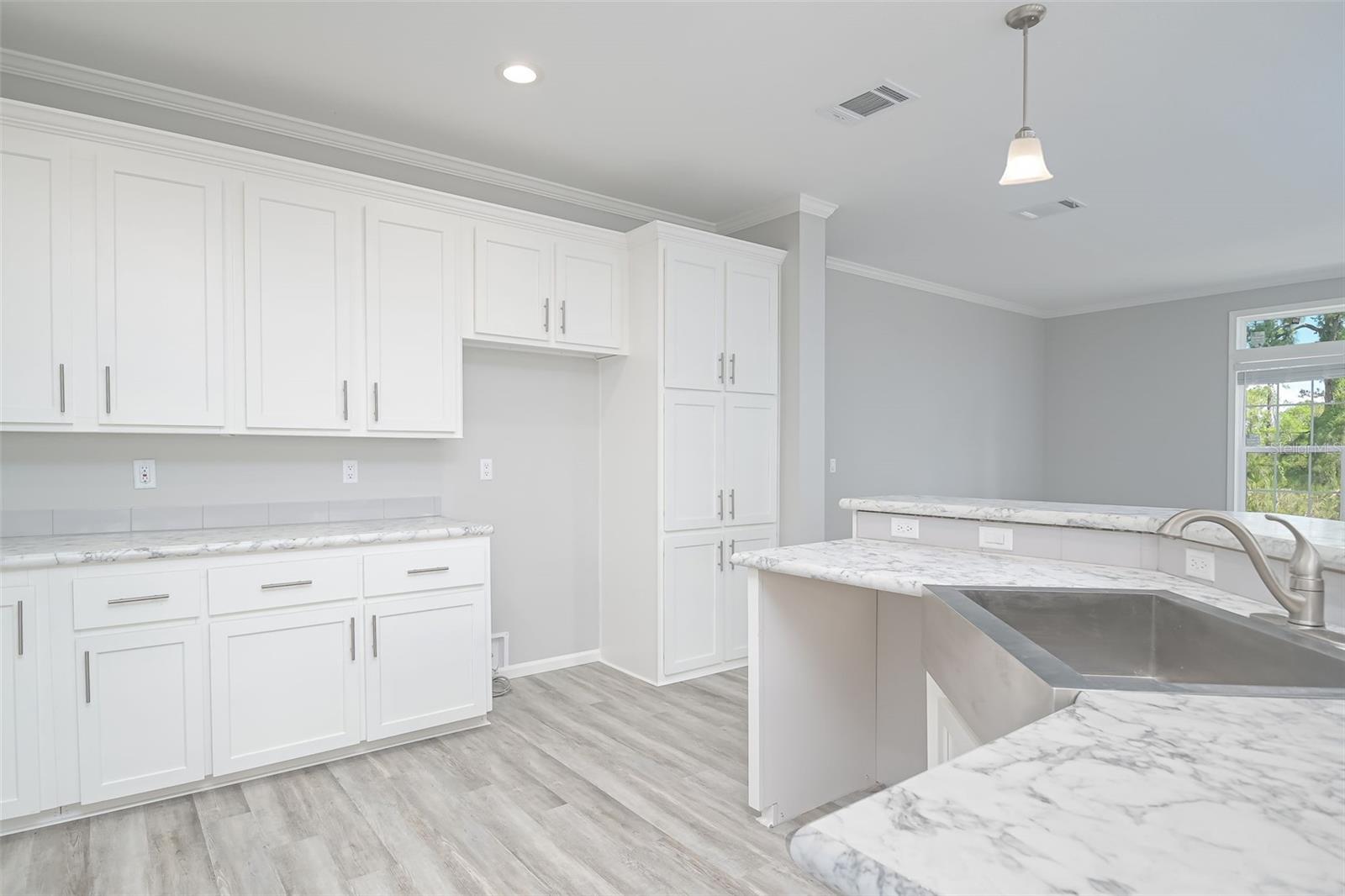 Image 7 of 24 For 8191 Strasse Boulevard