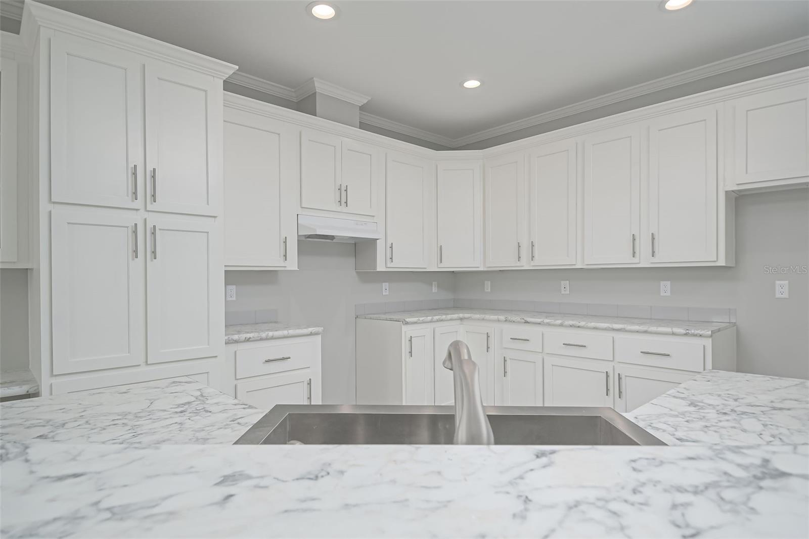 Image 8 of 24 For 8191 Strasse Boulevard