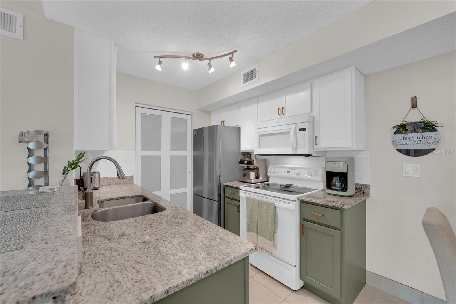Image 15 of 33 For 12570 Equestrian Circle 1406