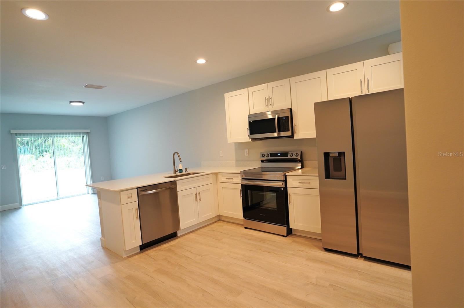 Image 6 of 46 For 17070 Byron Avenue 17072