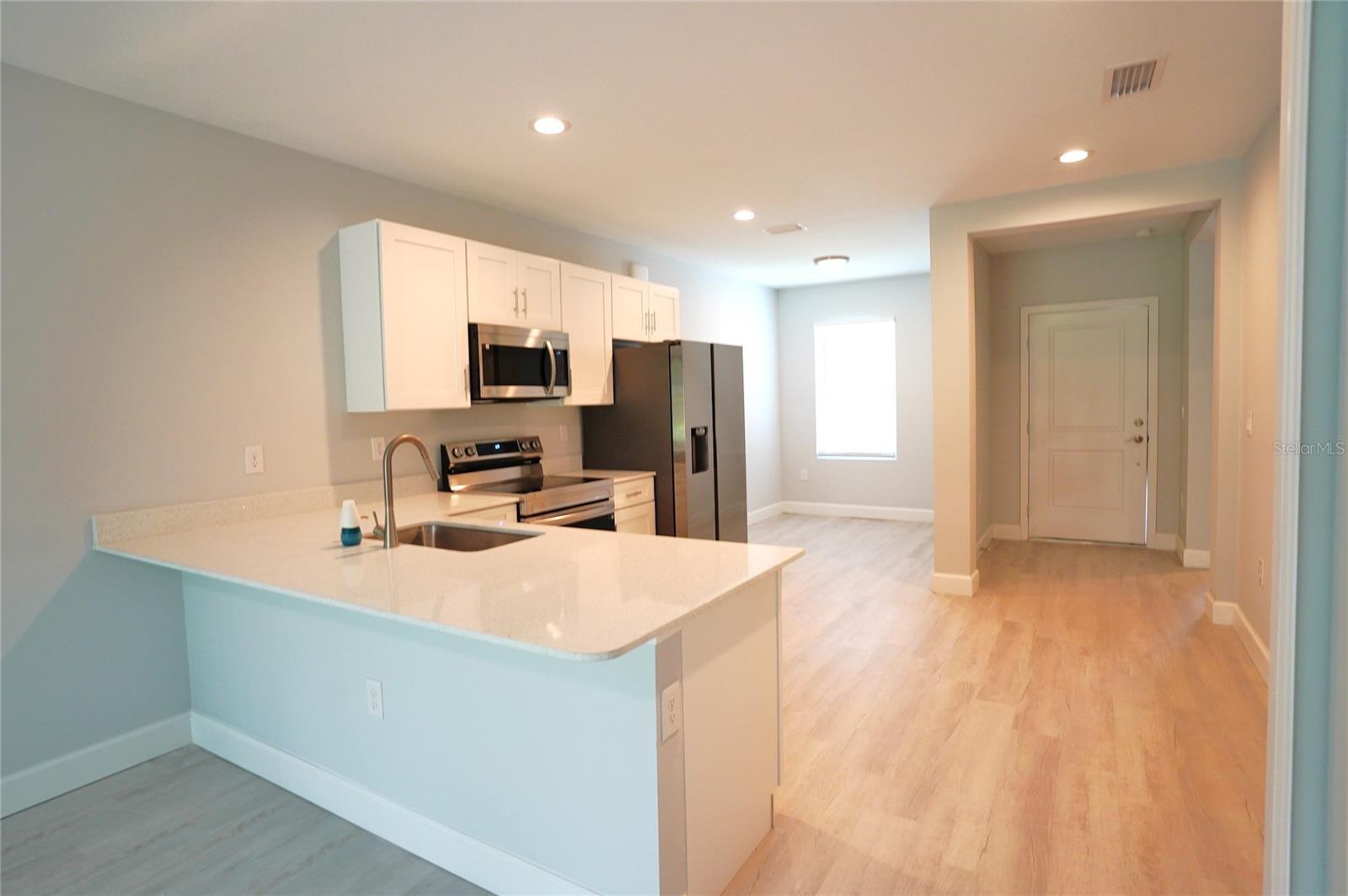 Image 7 of 46 For 17070 Byron Avenue 17072