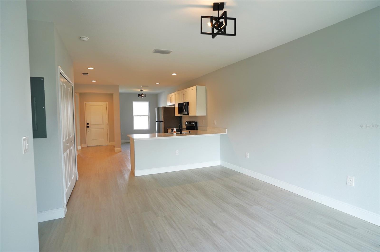 Image 9 of 46 For 17070 Byron Avenue 17072