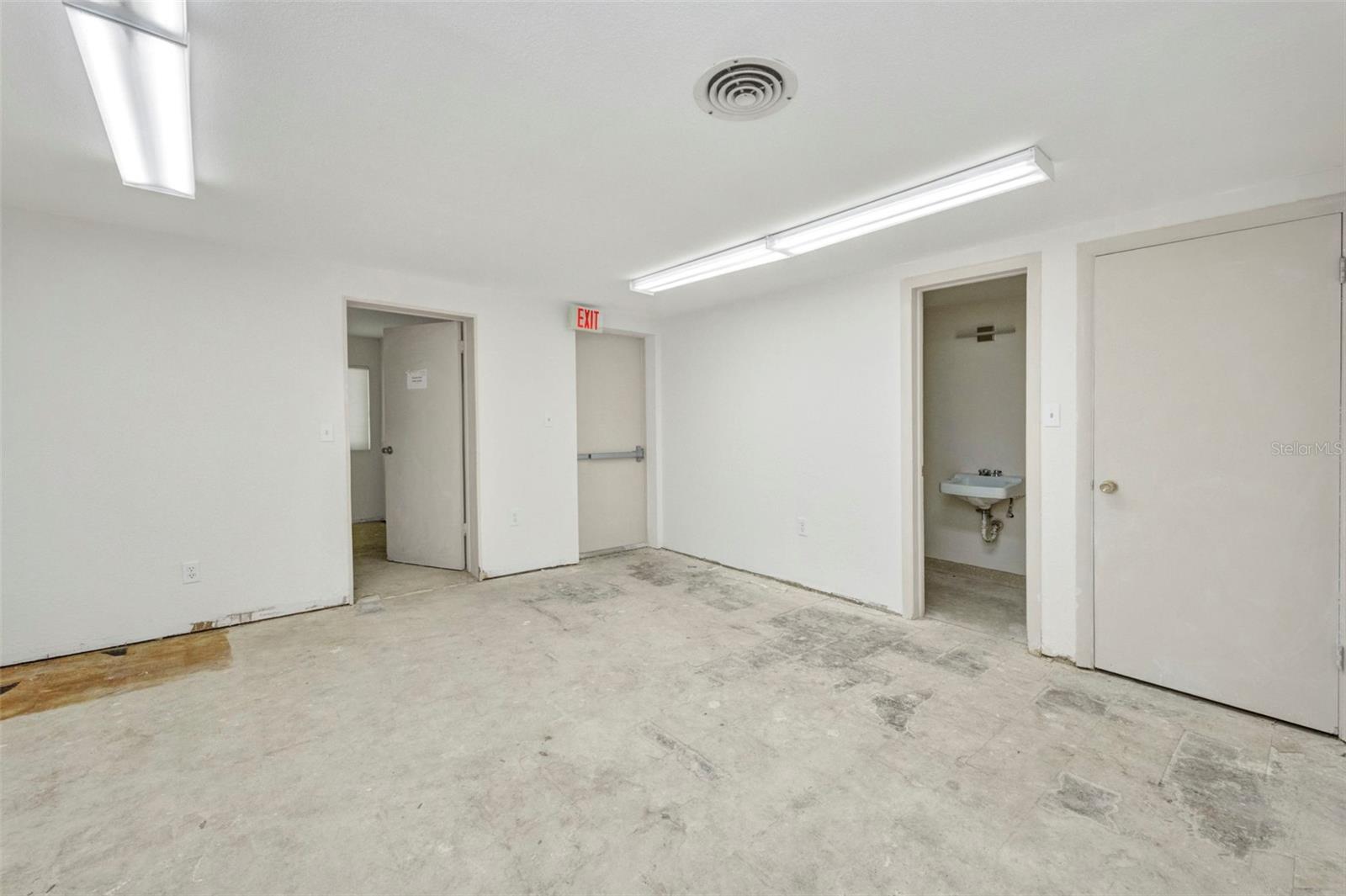 Image 27 of 36 For 3443 Tamiami Trail C