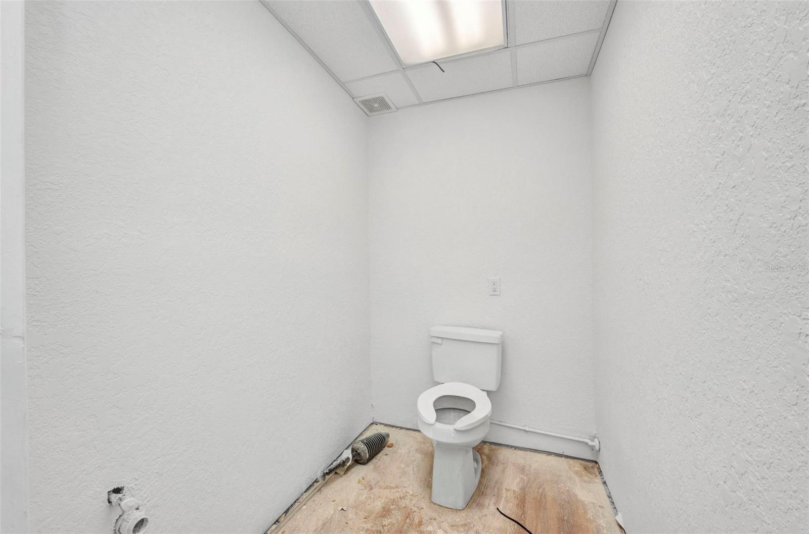 Image 29 of 36 For 3443 Tamiami Trail C