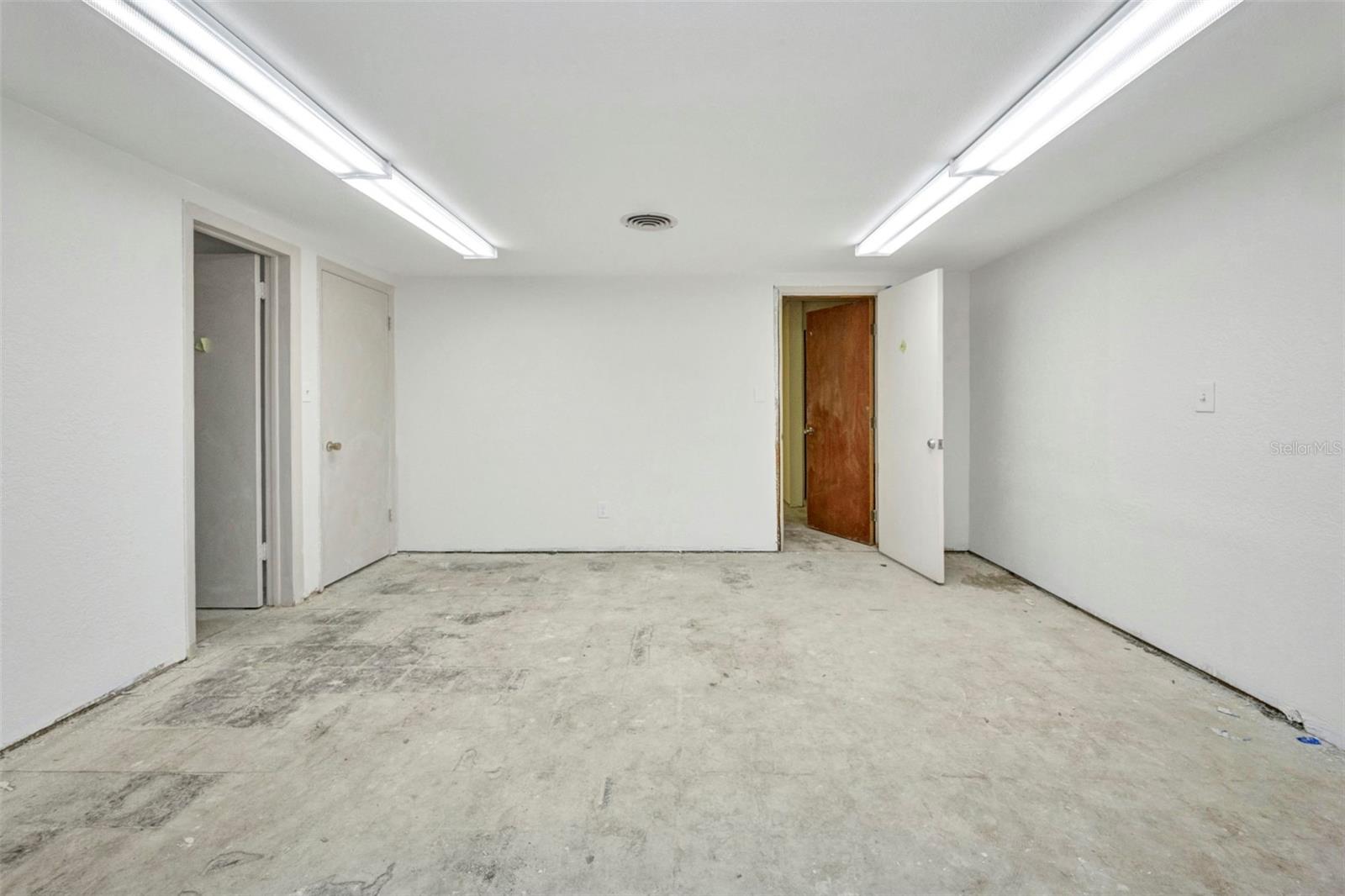 Image 31 of 36 For 3443 Tamiami Trail C