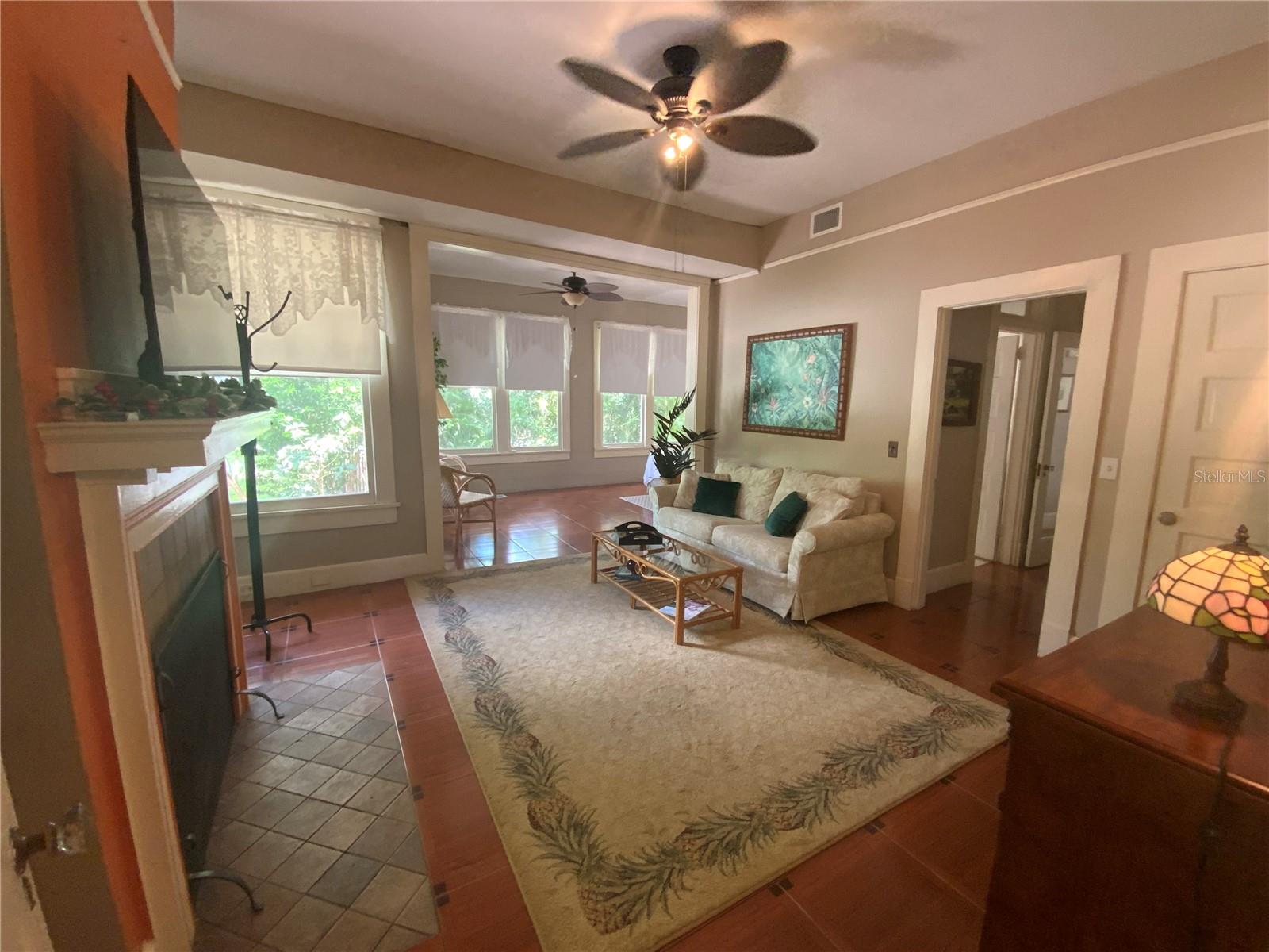 Image 10 of 46 For 606 Oak Street