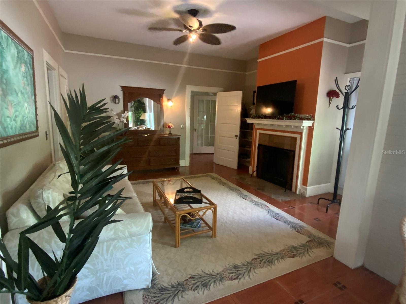 Image 11 of 46 For 606 Oak Street