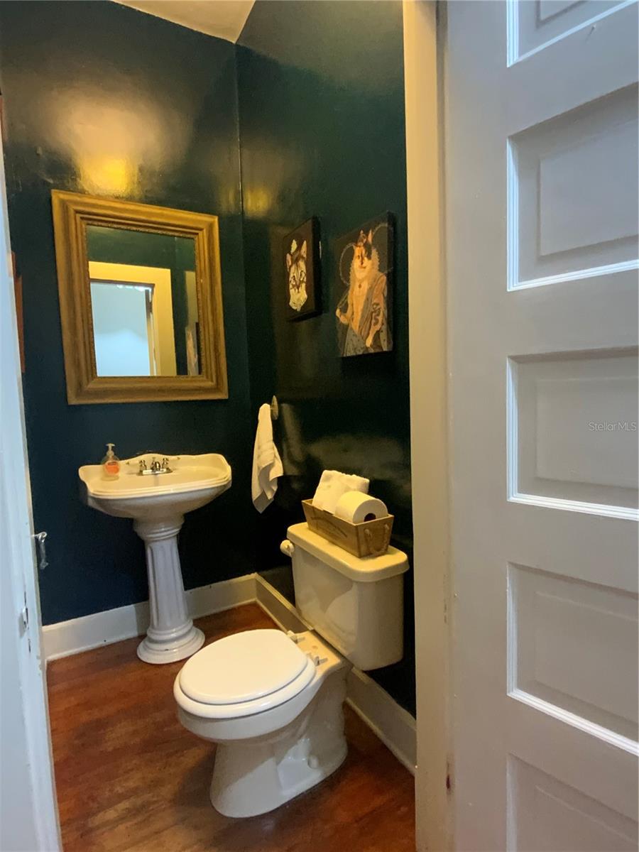 Image 15 of 46 For 606 Oak Street