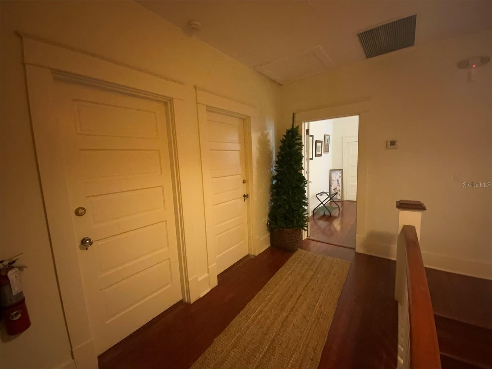Image 19 of 46 For 606 Oak Street
