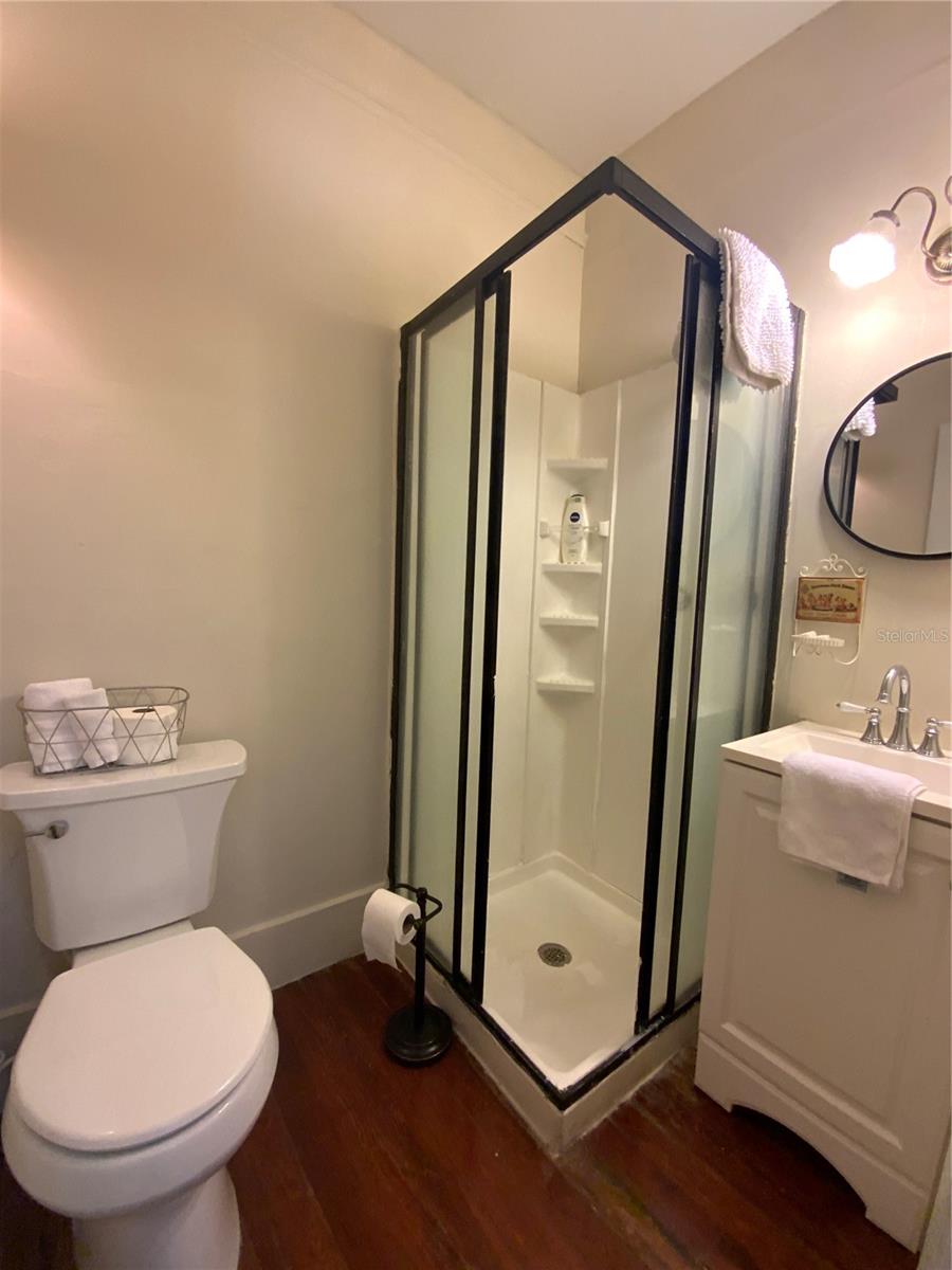 Image 22 of 46 For 606 Oak Street