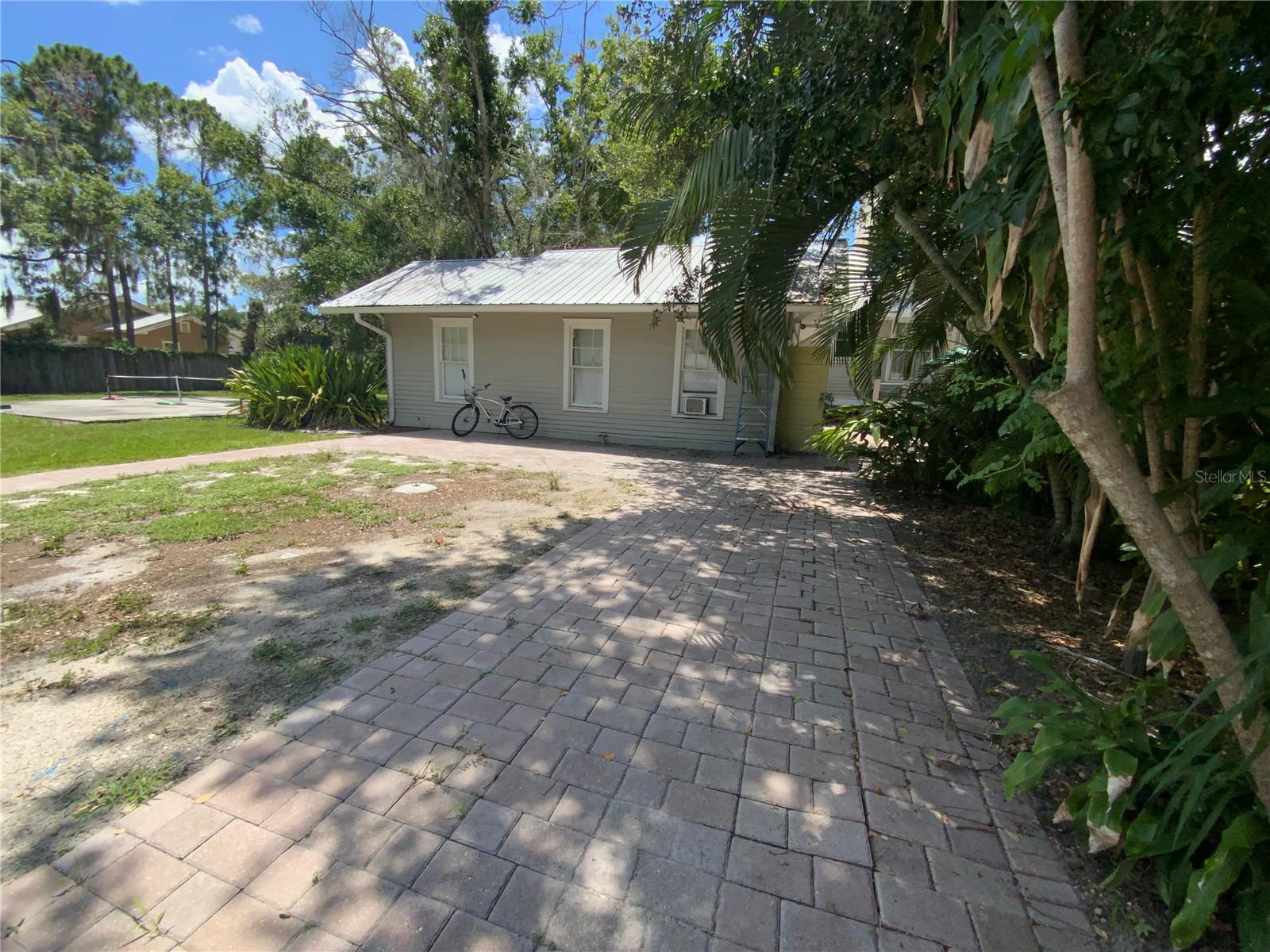 Image 4 of 46 For 606 Oak Street