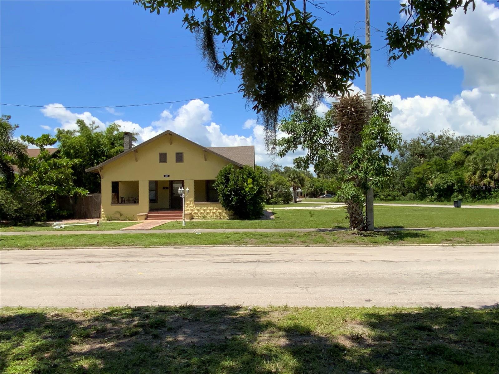 Image 5 of 46 For 606 Oak Street