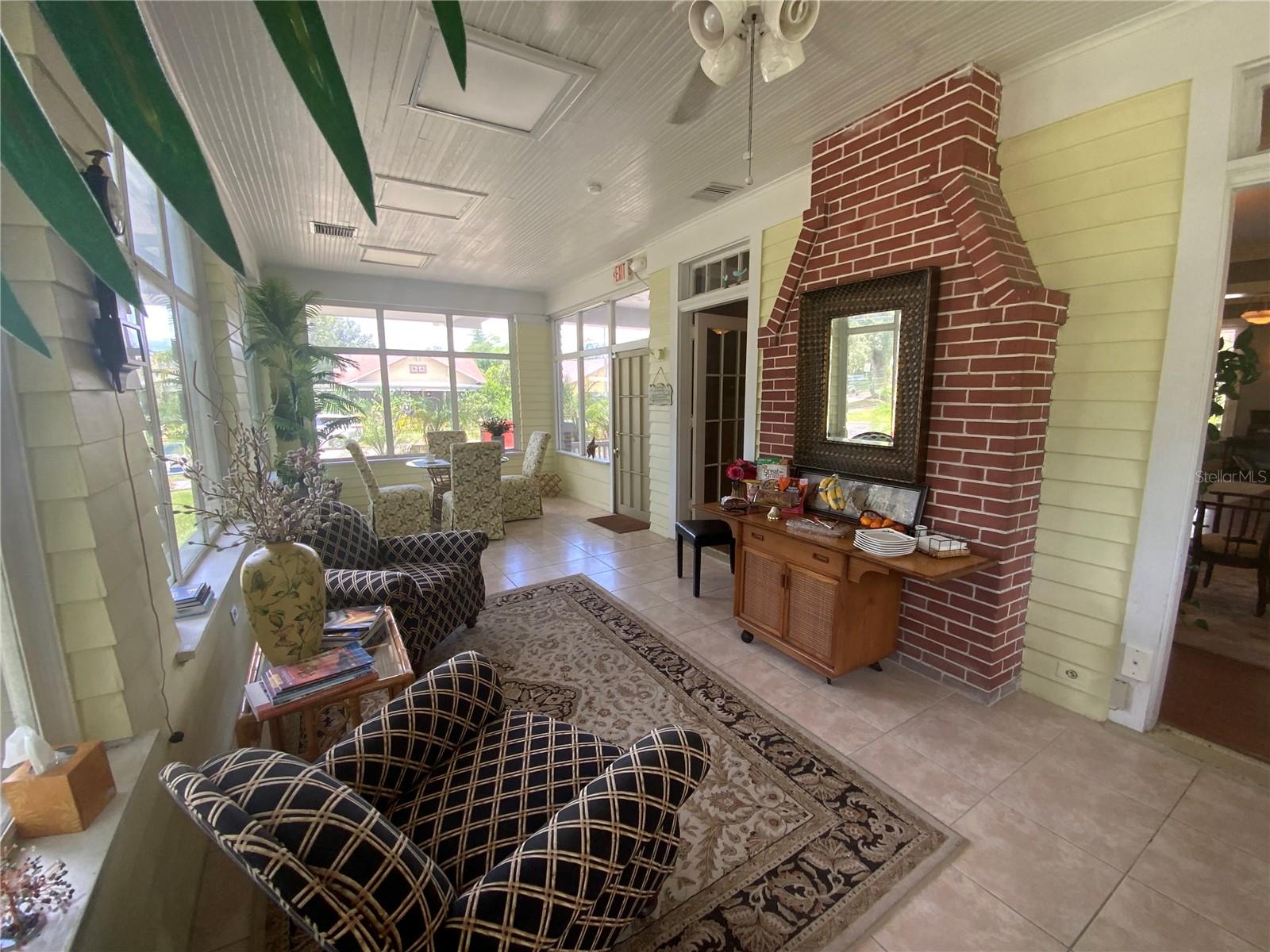 Image 8 of 46 For 606 Oak Street