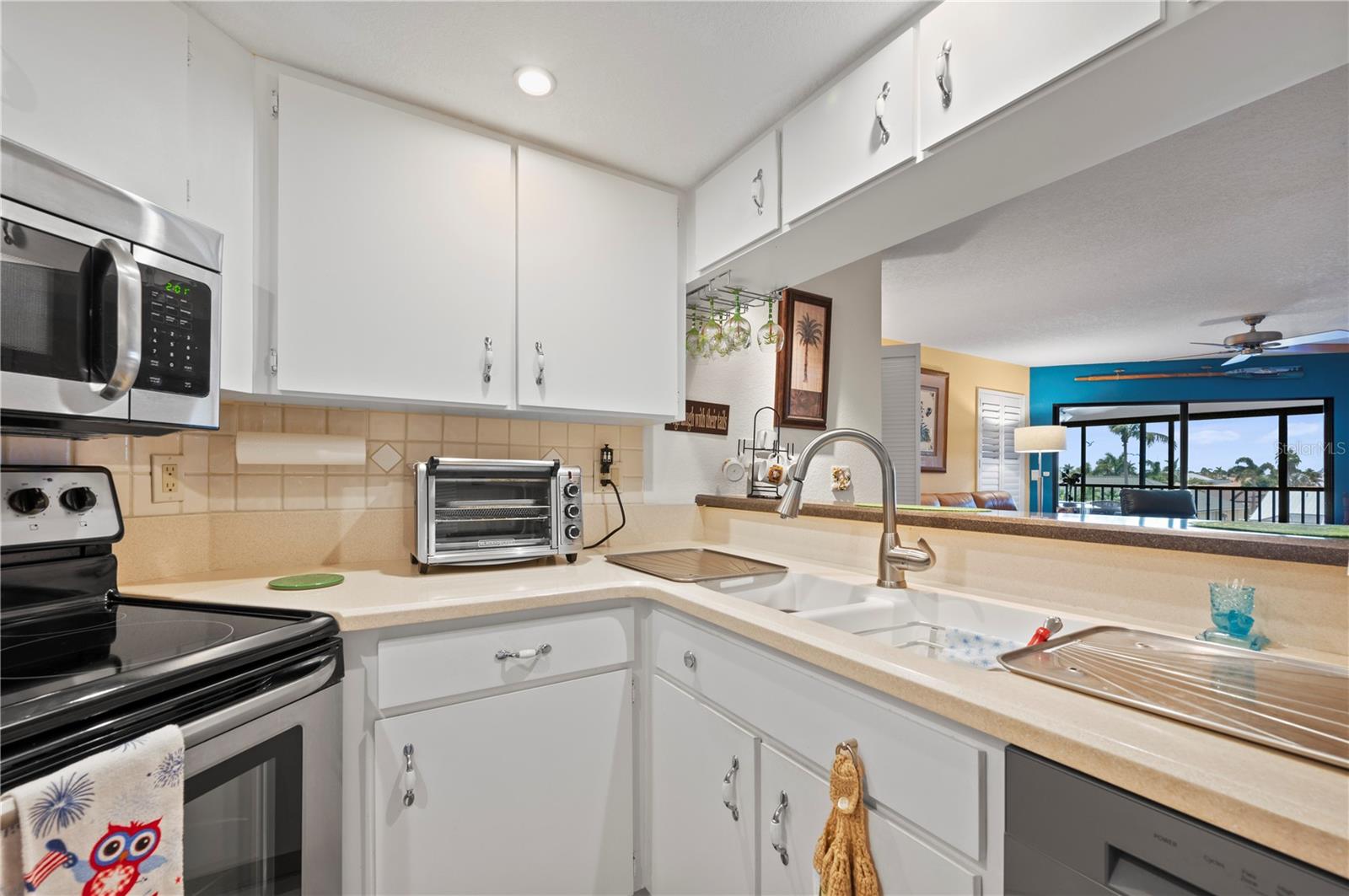 Image 11 of 32 For 2601 Marion Avenue 44c