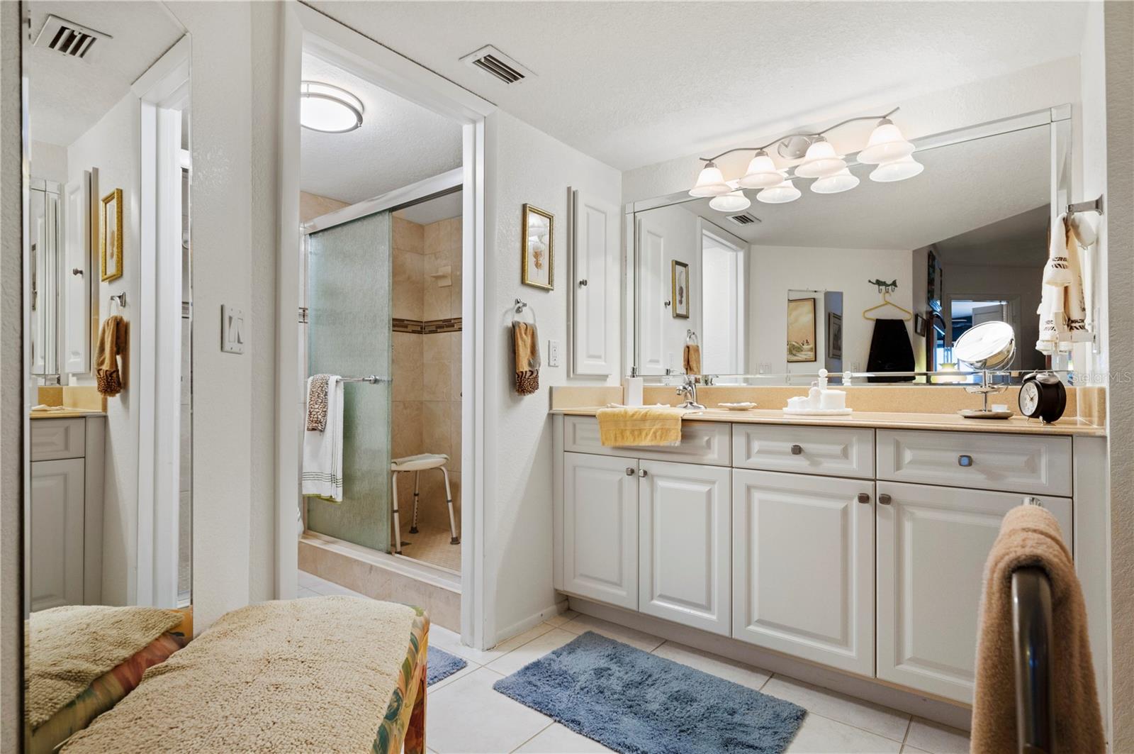 Image 22 of 32 For 2601 Marion Avenue 44c