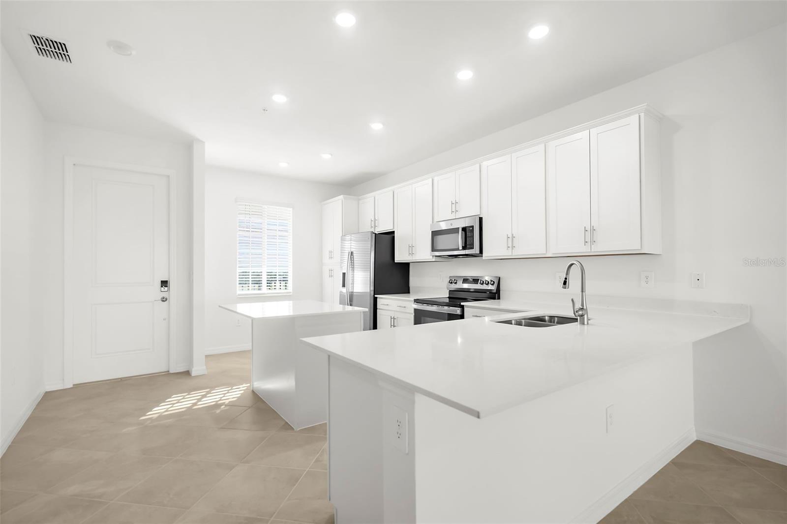 Image 6 of 62 For 17565 Opal Sand Drive 403