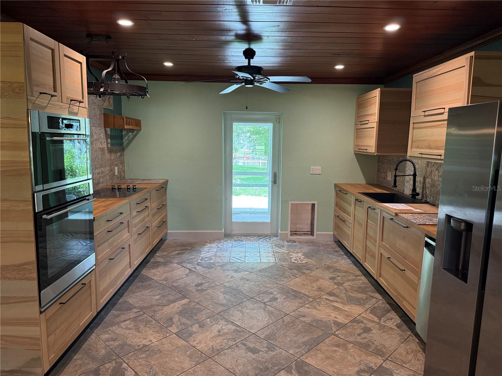 Image 10 of 17 For 8516 Riverside Drive