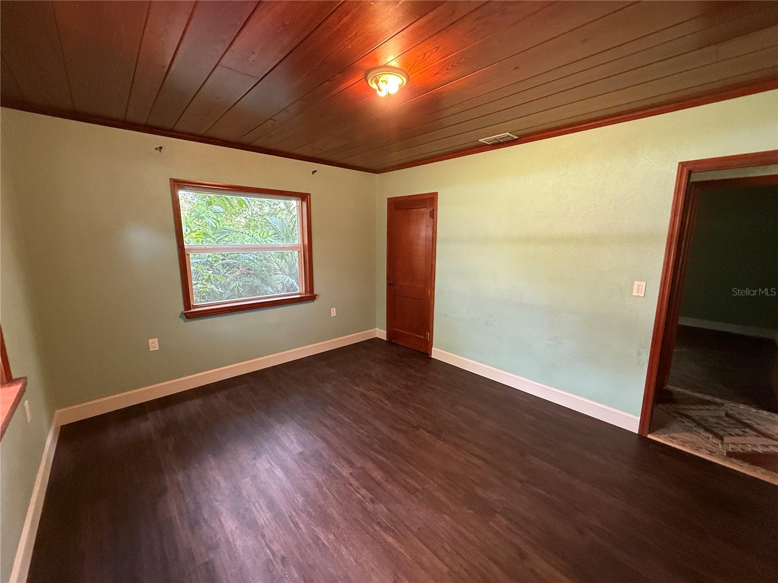 Image 4 of 17 For 8516 Riverside Drive