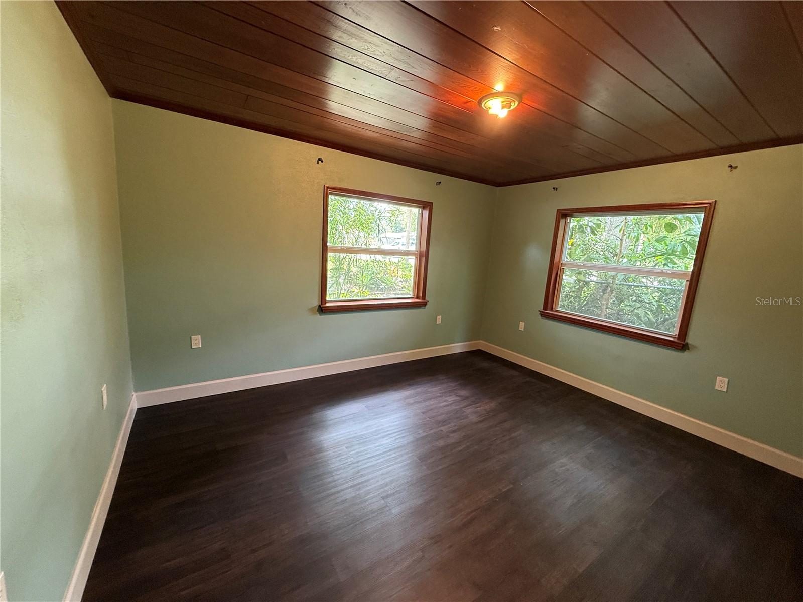 Image 5 of 17 For 8516 Riverside Drive