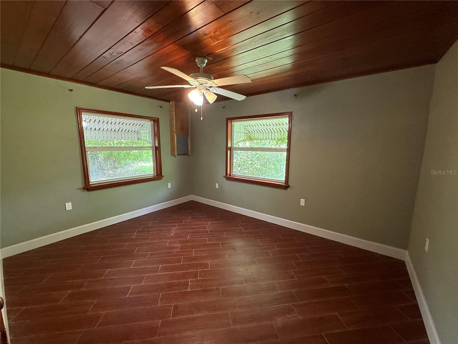 Image 6 of 17 For 8516 Riverside Drive
