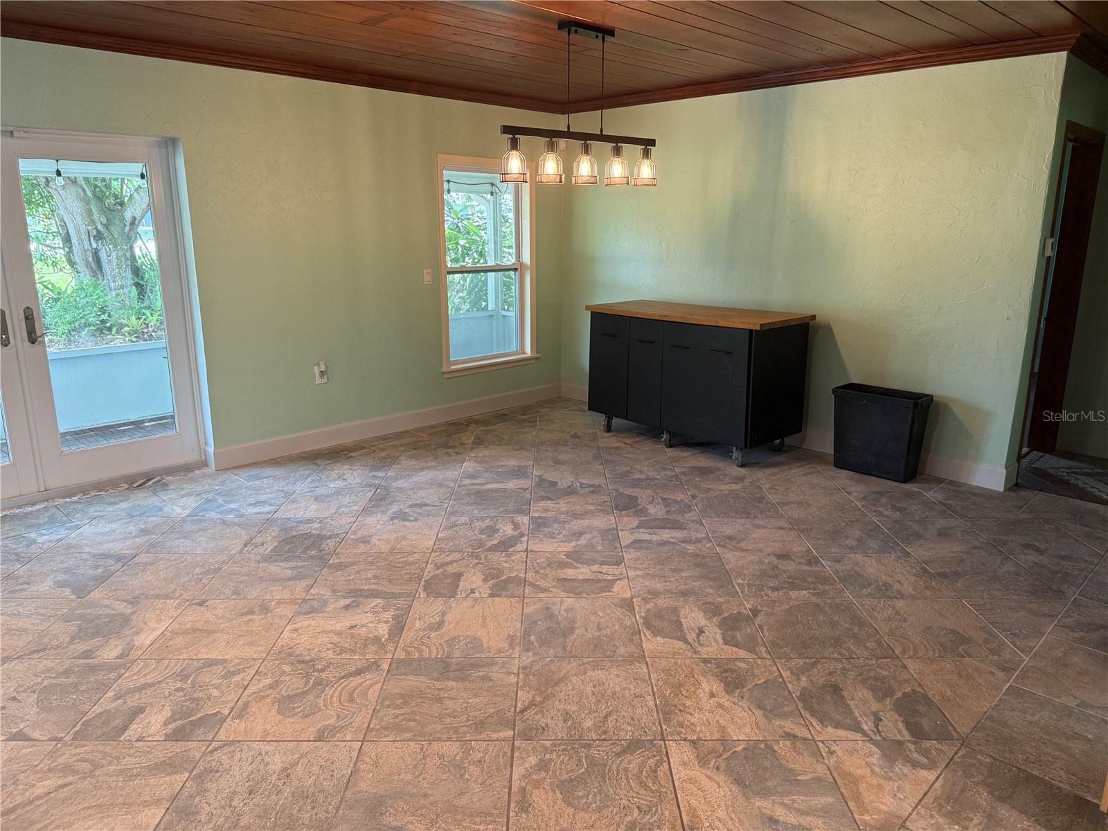 Image 8 of 17 For 8516 Riverside Drive