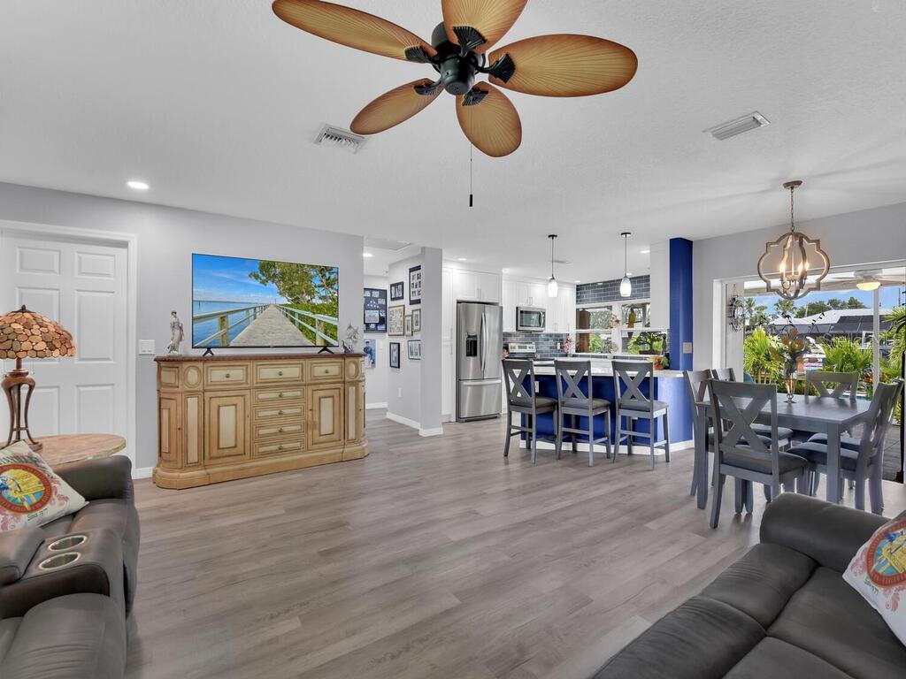 Image 13 of 41 For 6156 Cocos Drive