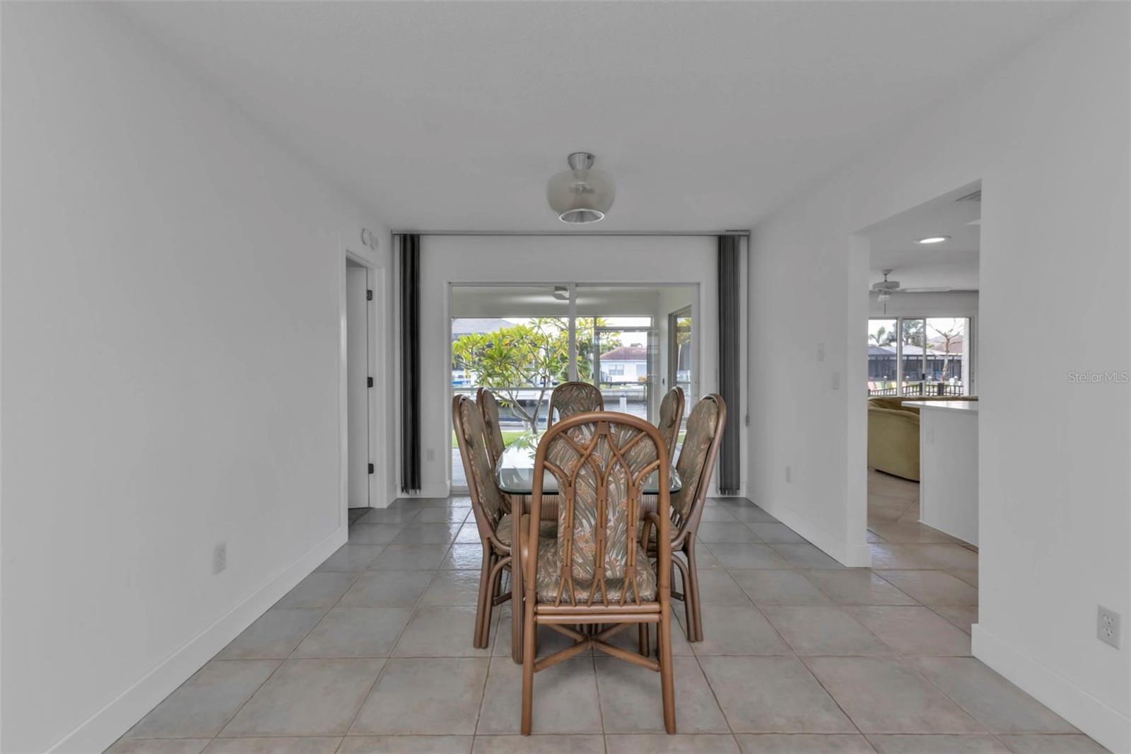 Image 10 of 78 For 16 Tropicana Drive