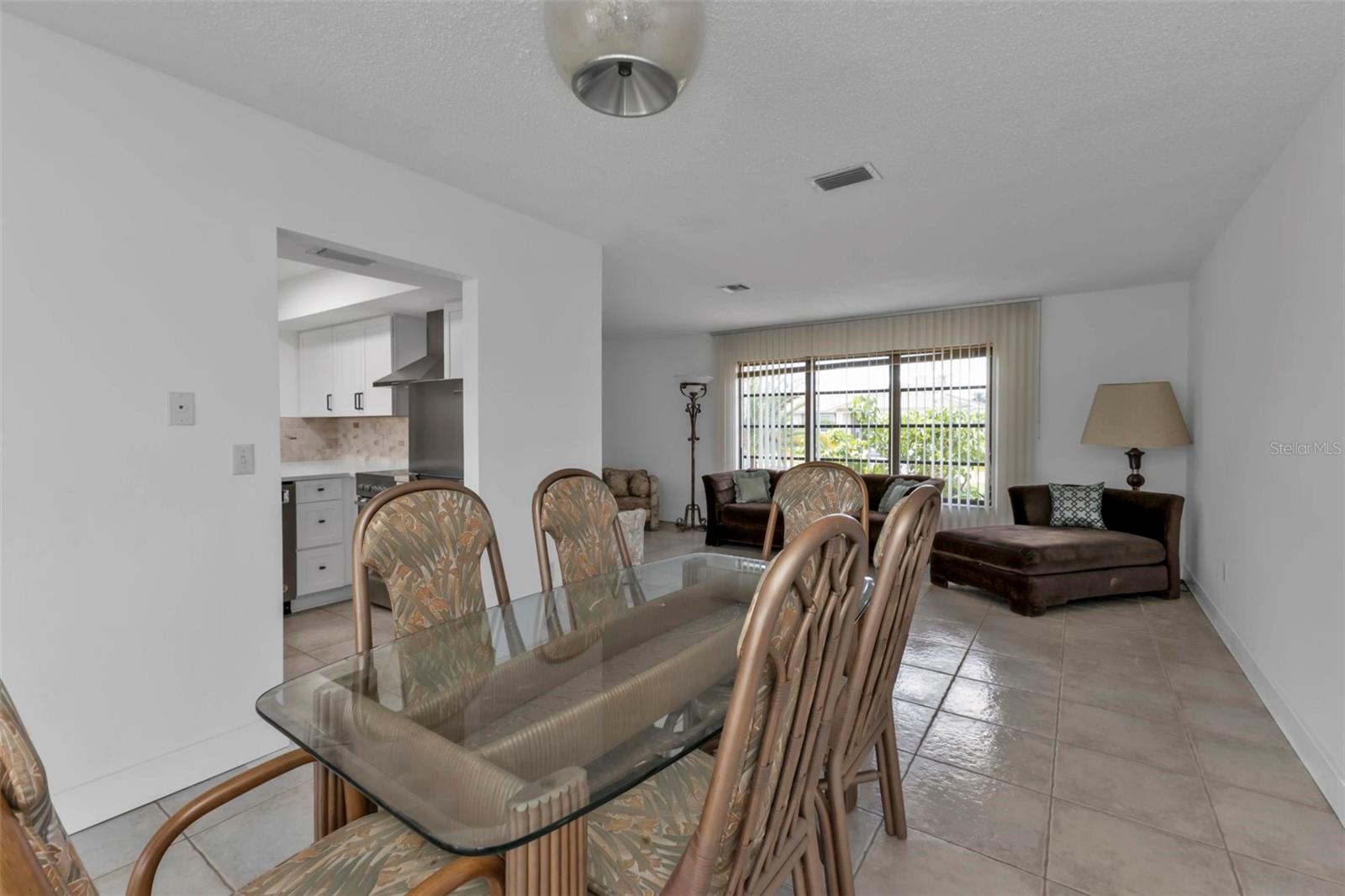 Image 19 of 78 For 16 Tropicana Drive