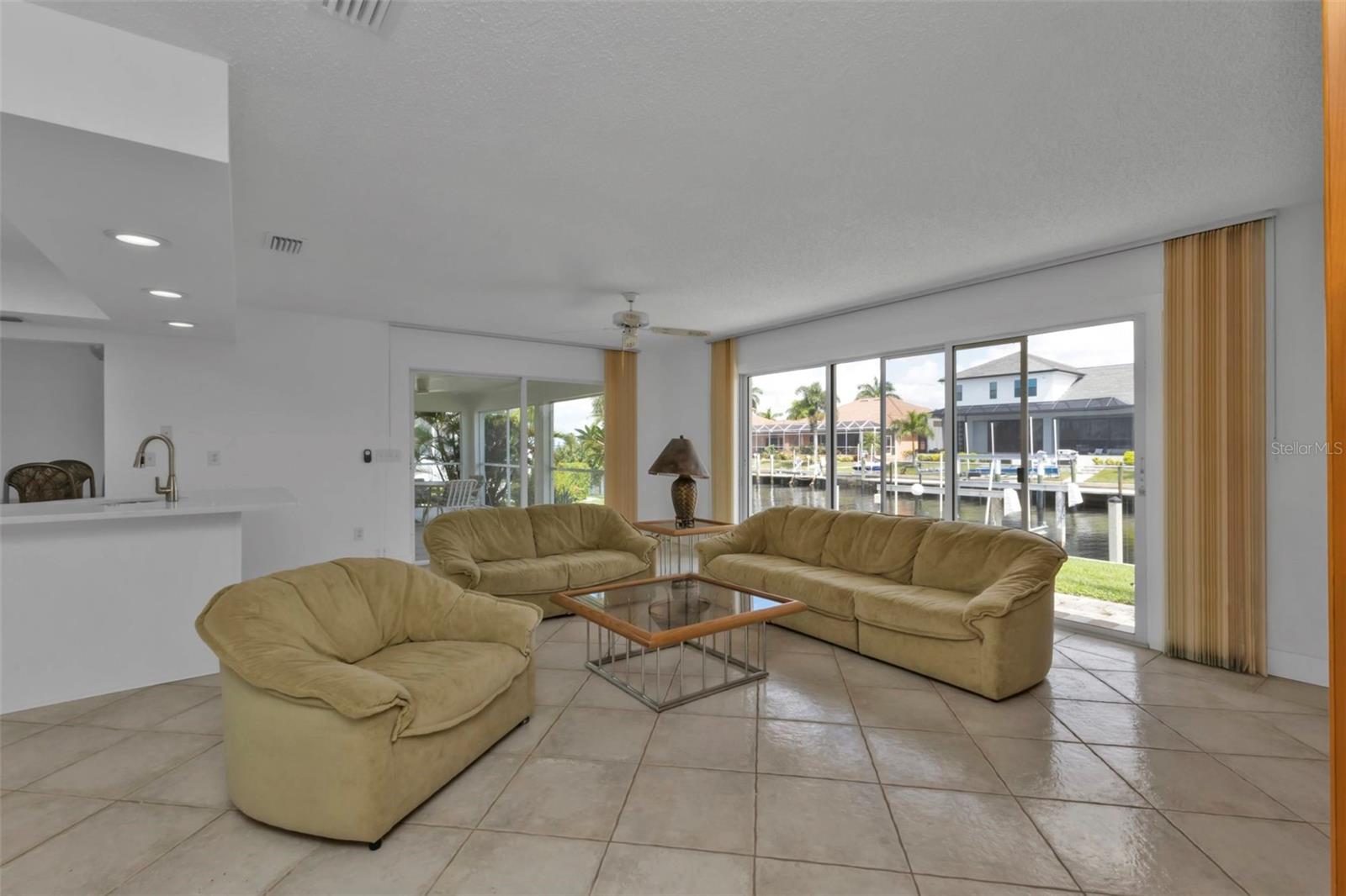 Image 26 of 78 For 16 Tropicana Drive