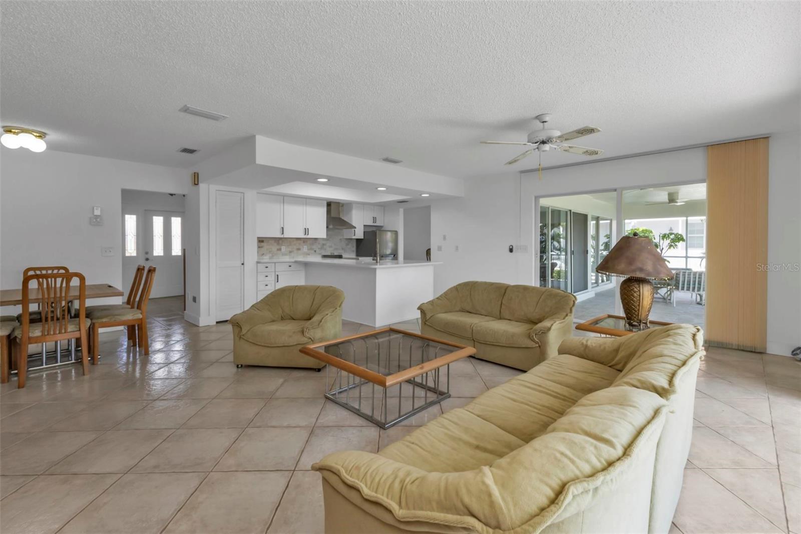 Image 27 of 78 For 16 Tropicana Drive