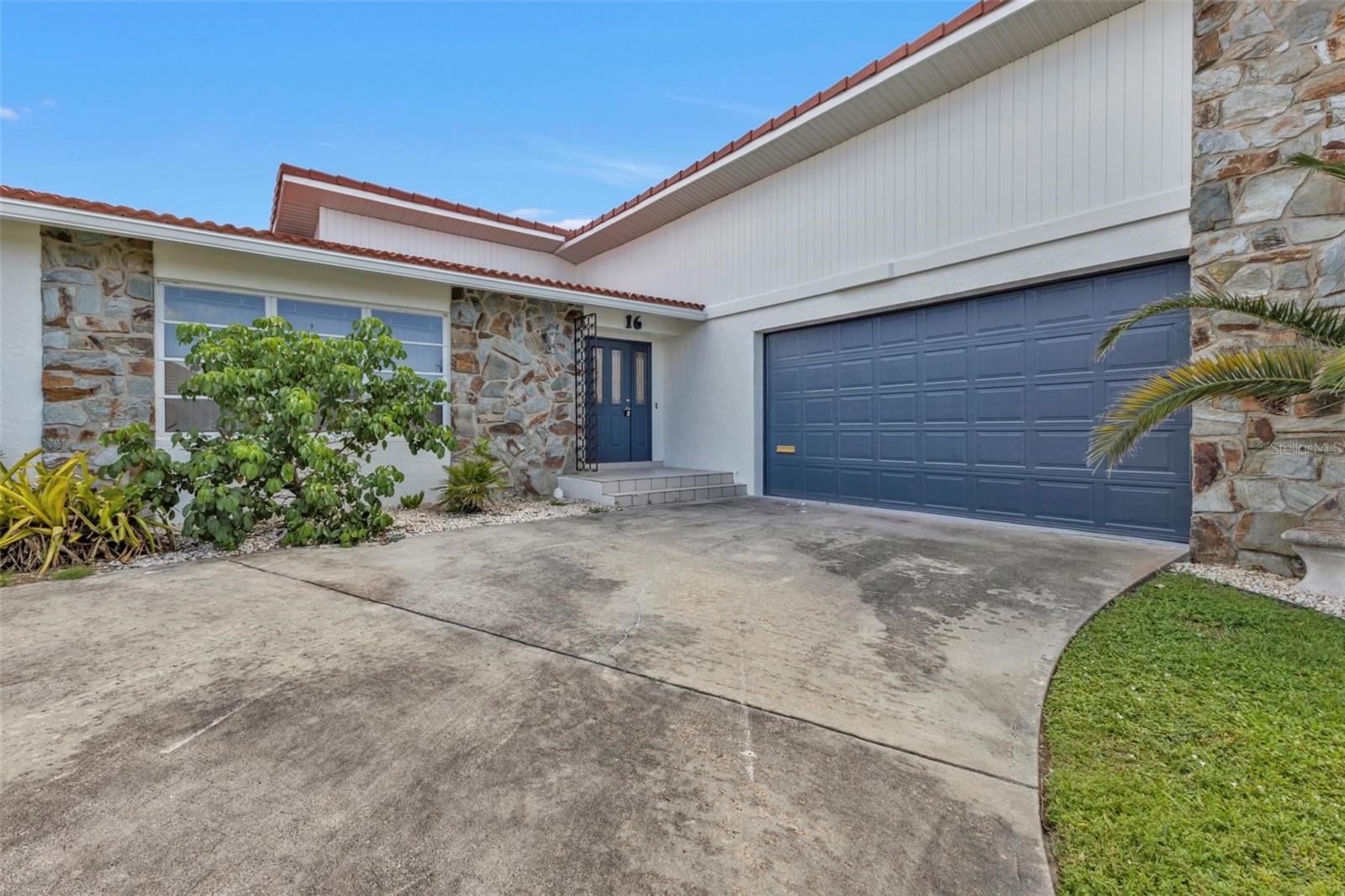 Image 4 of 78 For 16 Tropicana Drive