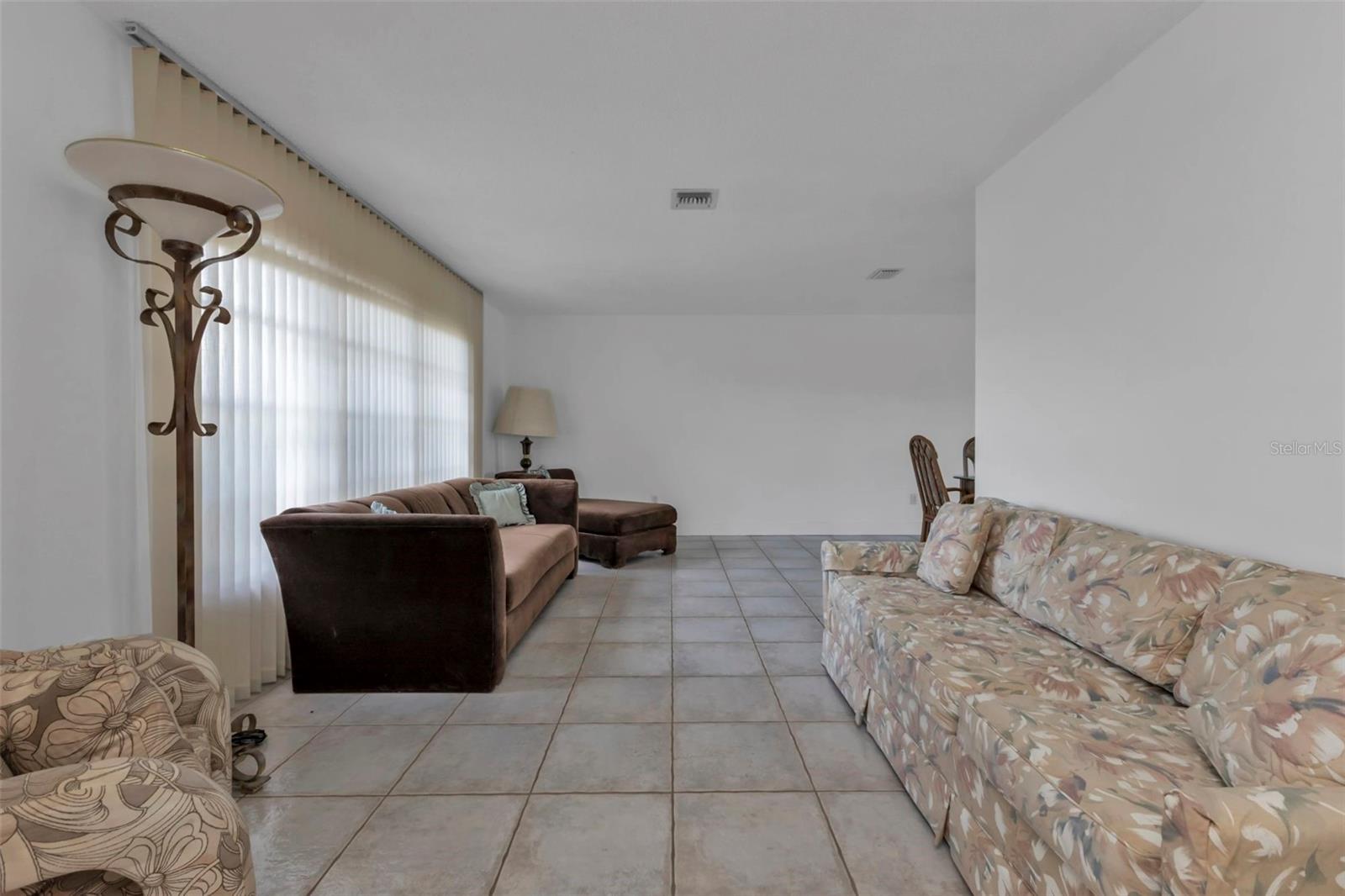 Image 6 of 78 For 16 Tropicana Drive