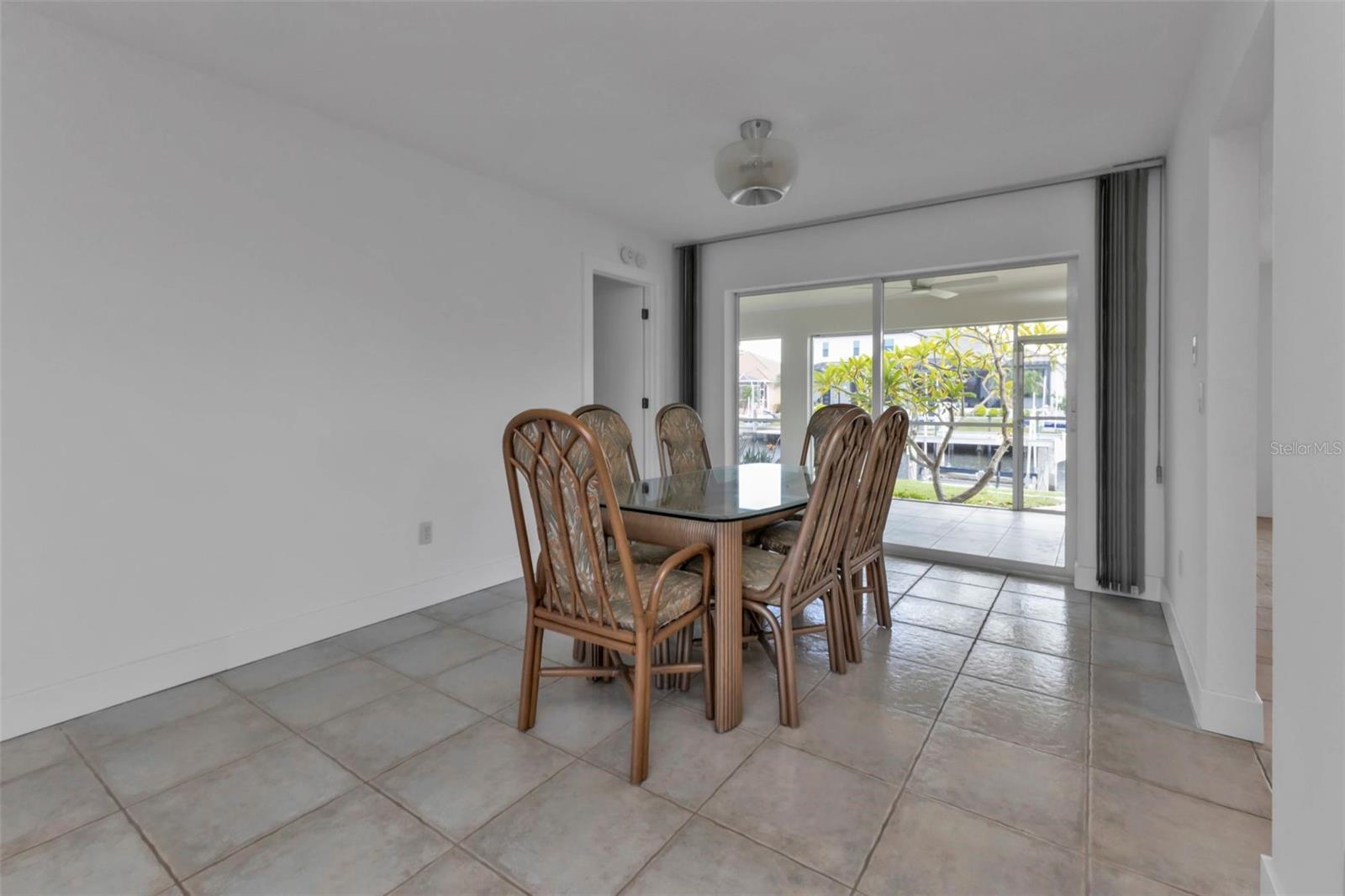 Image 9 of 78 For 16 Tropicana Drive