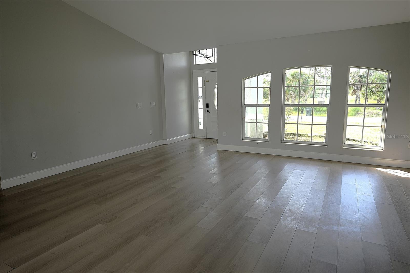 Image 4 of 20 For 5129 Prosch Circle