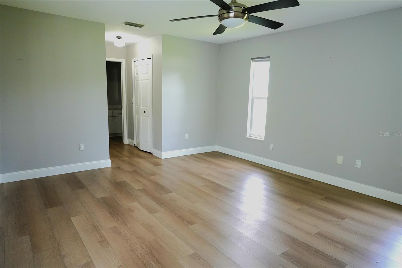 Image 6 of 20 For 5129 Prosch Circle