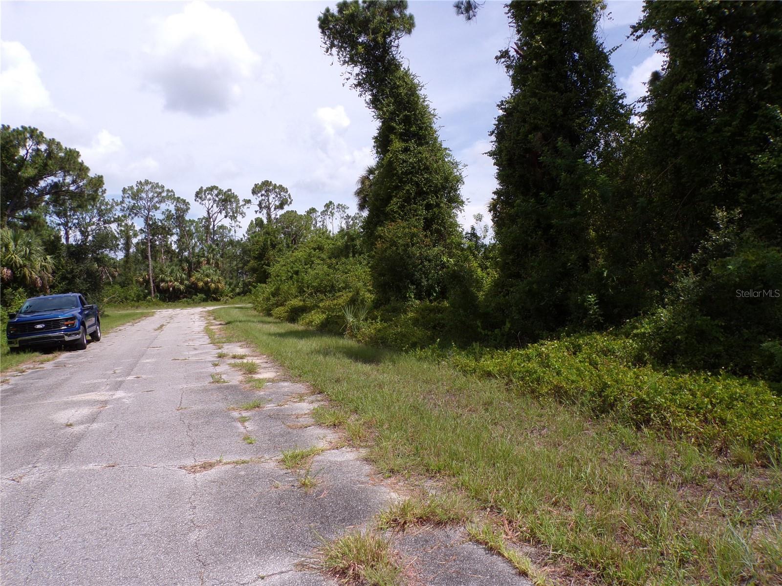 Listing photo id 2 for Ironside Street