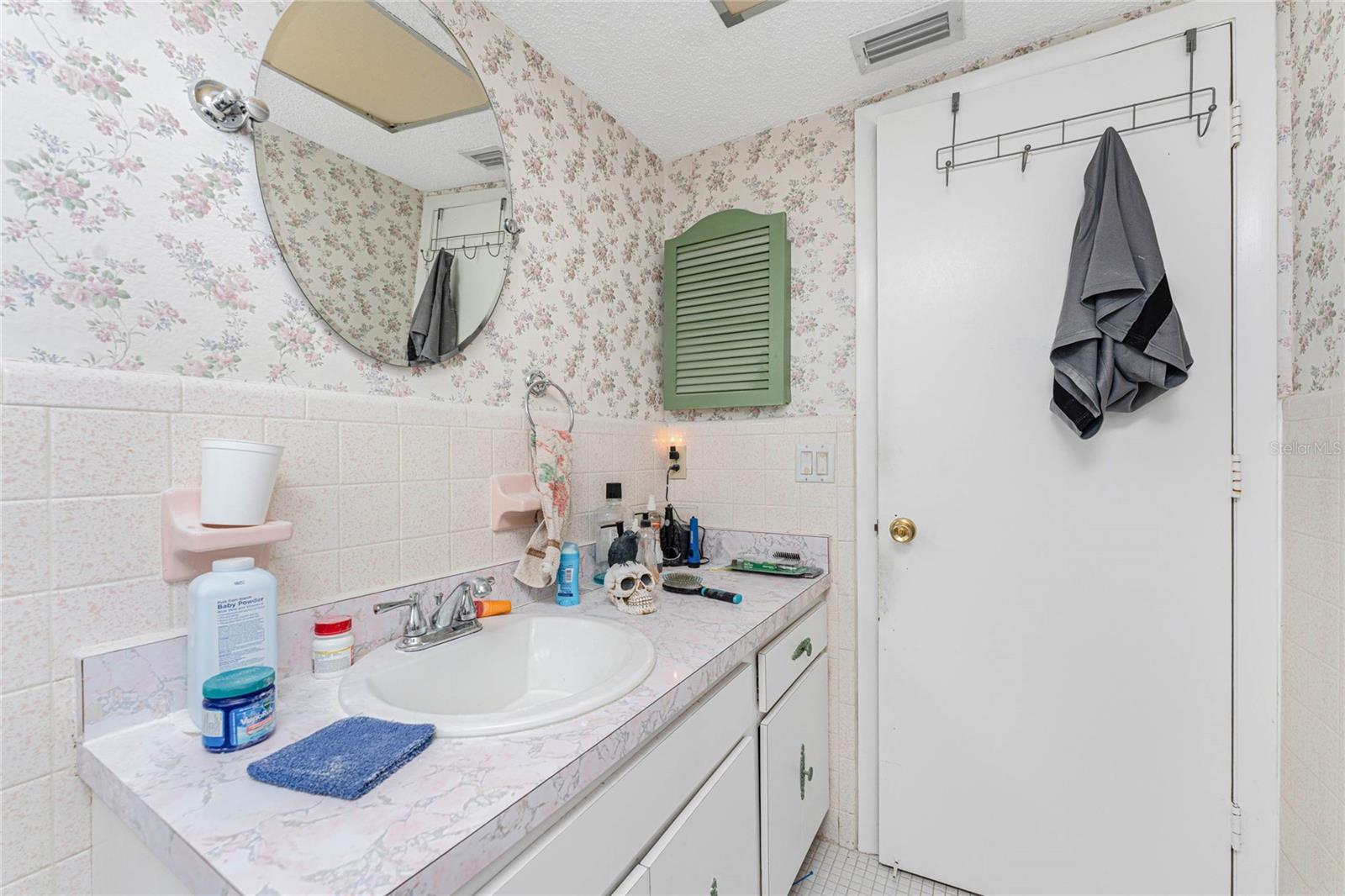 Image 19 of 42 For 22158 Riverhead Avenue