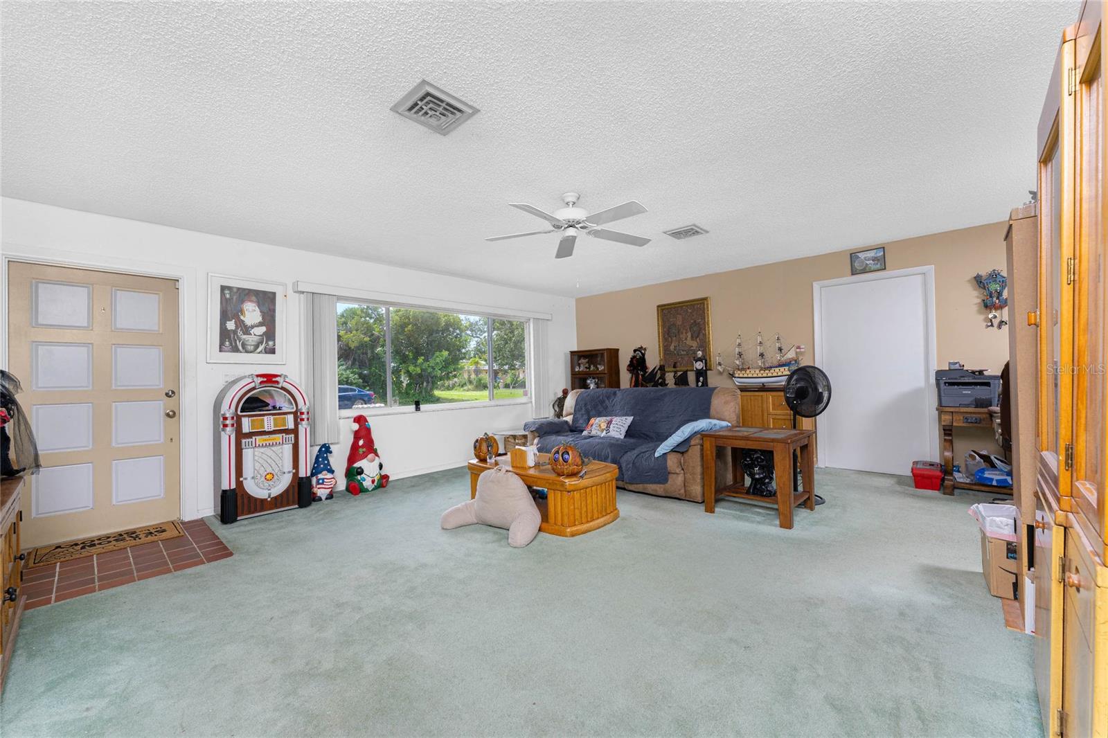 Image 7 of 42 For 22158 Riverhead Avenue