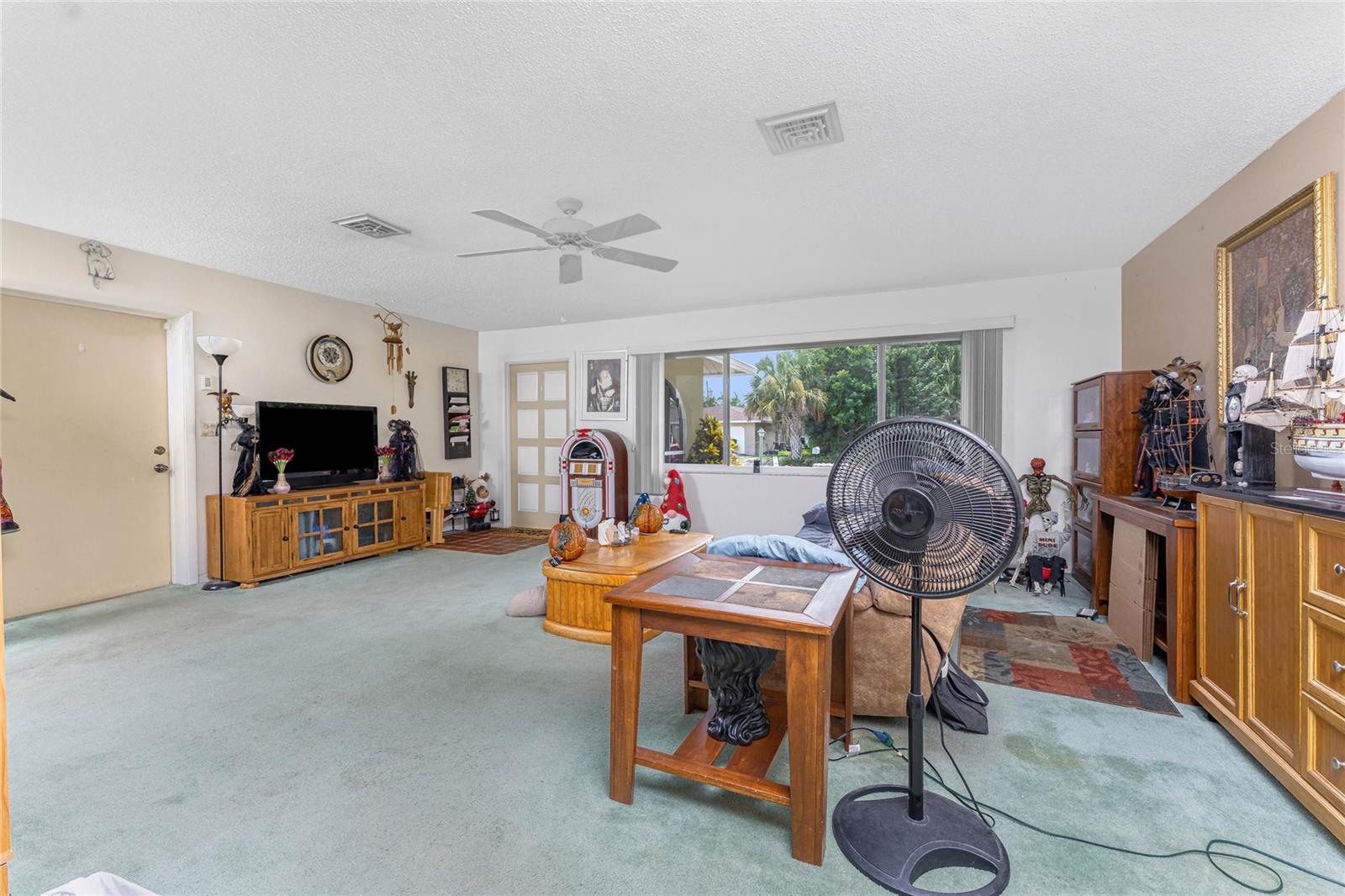 Image 8 of 42 For 22158 Riverhead Avenue